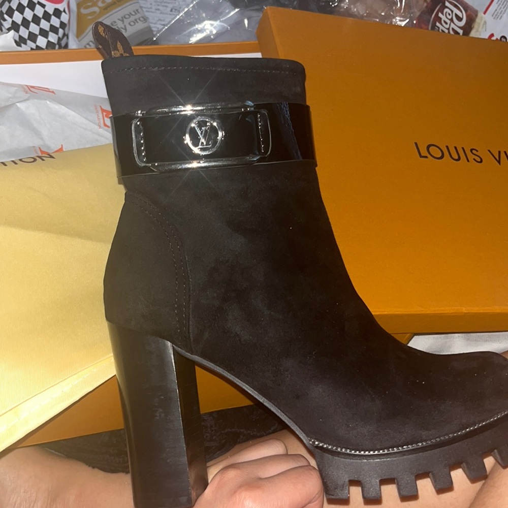 Suede boots with box and dust bag size 40 willing to negotiate price